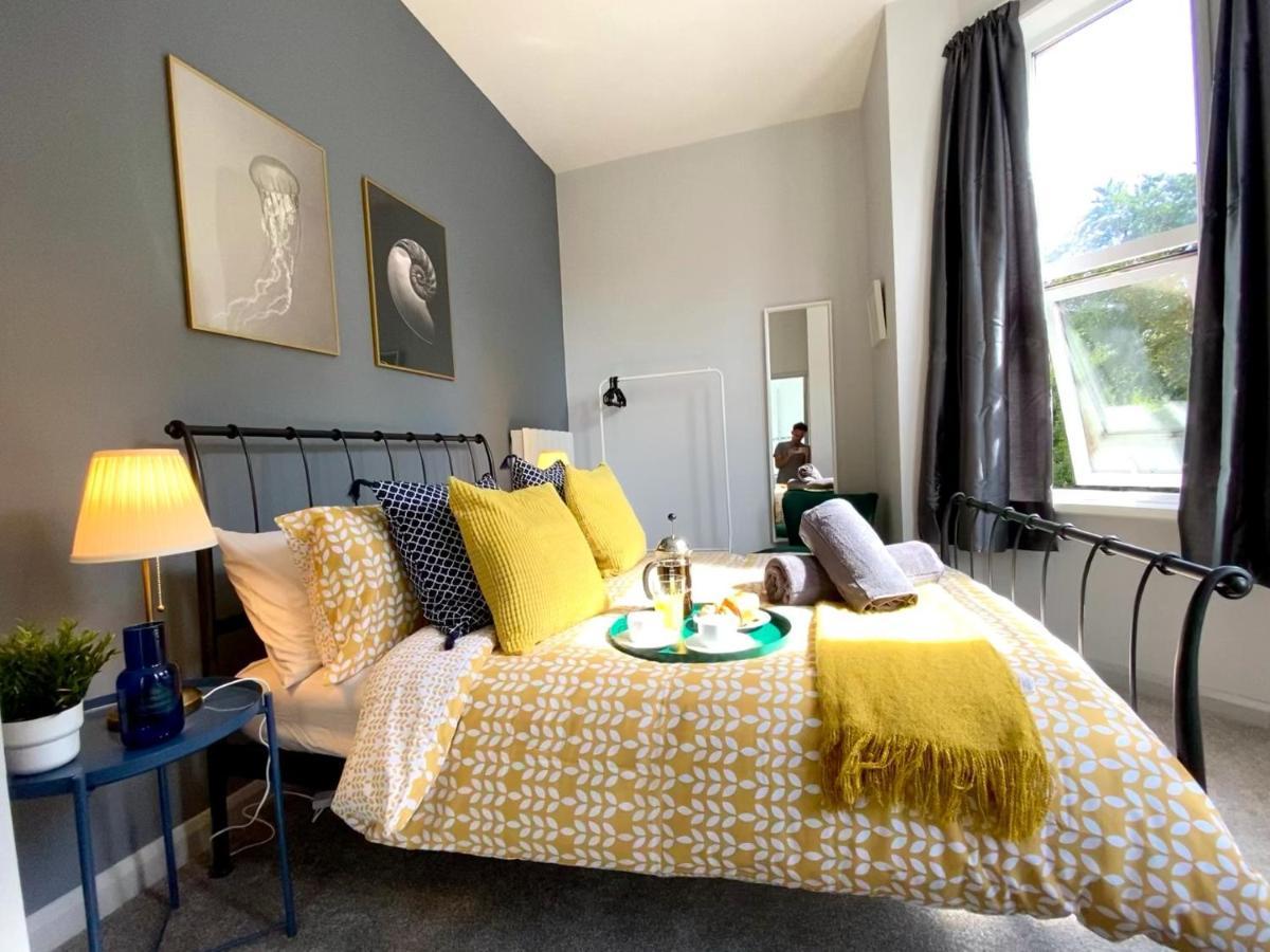 Trendy Stylish Apartment! - 5 Minute Walk To The Best Beach! - Great Location - Parking - Fast Wifi - Smart Tv - Newly Decorated - Sleeps Up To 6! Close To Bournemouth & Poole Town Centre & Sandbanks المظهر الخارجي الصورة