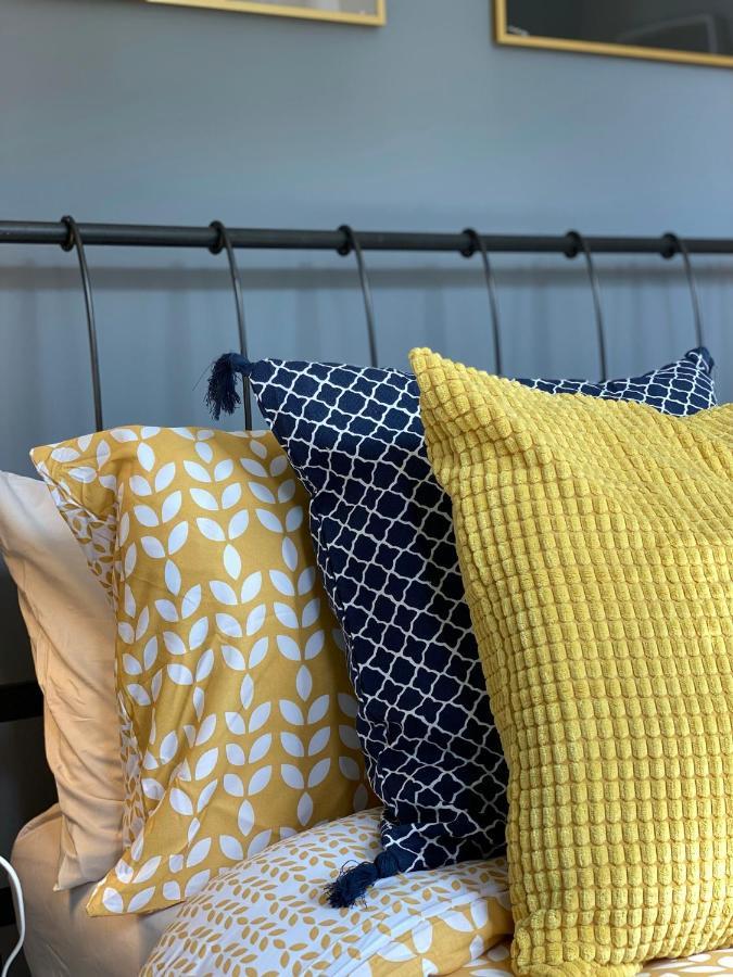Trendy Stylish Apartment! - 5 Minute Walk To The Best Beach! - Great Location - Parking - Fast Wifi - Smart Tv - Newly Decorated - Sleeps Up To 6! Close To Bournemouth & Poole Town Centre & Sandbanks المظهر الخارجي الصورة