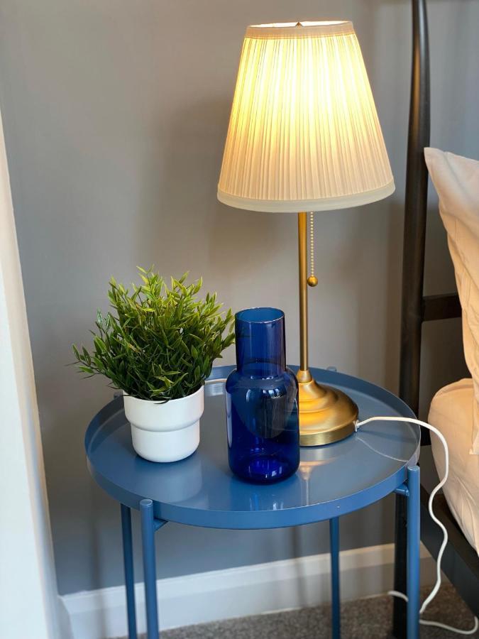 Trendy Stylish Apartment! - 5 Minute Walk To The Best Beach! - Great Location - Parking - Fast Wifi - Smart Tv - Newly Decorated - Sleeps Up To 6! Close To Bournemouth & Poole Town Centre & Sandbanks المظهر الخارجي الصورة