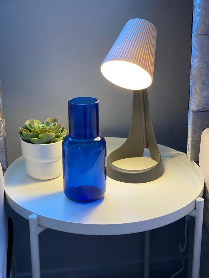 Trendy Stylish Apartment! - 5 Minute Walk To The Best Beach! - Great Location - Parking - Fast Wifi - Smart Tv - Newly Decorated - Sleeps Up To 6! Close To Bournemouth & Poole Town Centre & Sandbanks المظهر الخارجي الصورة